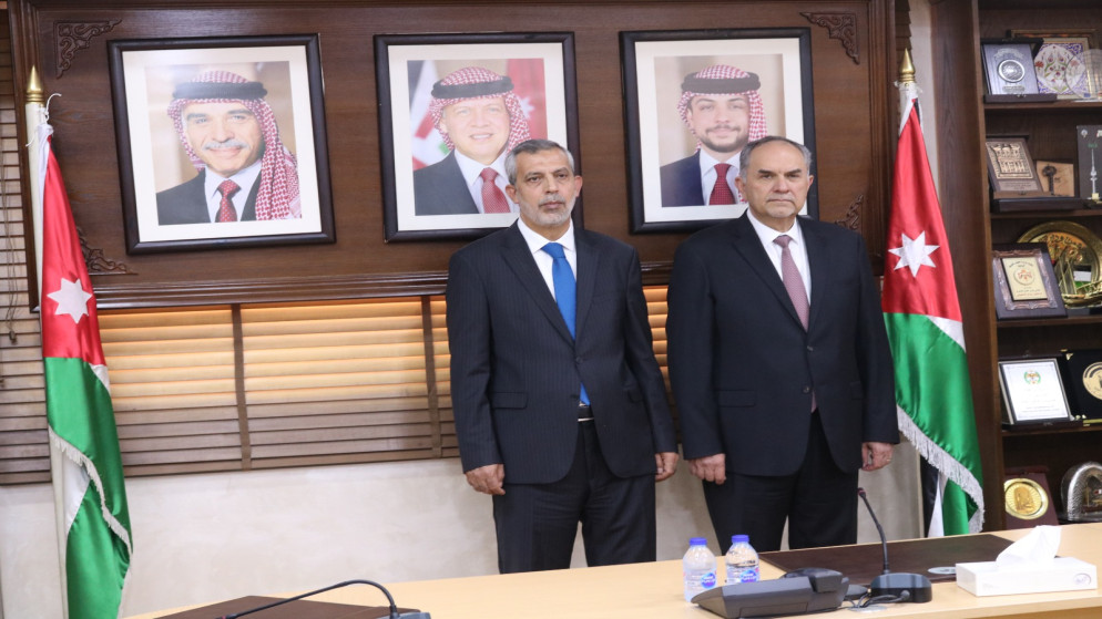 وزير العدل بسام التلهوني ونقيب المحامين يحيى أبو عبود.