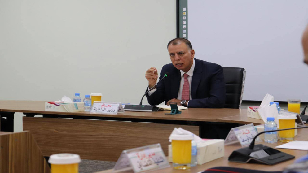 وزير الداخلية، مازن الفراية، خلال محاضرة ألقاها الخميس، في أكاديمية الشرطة الملكية