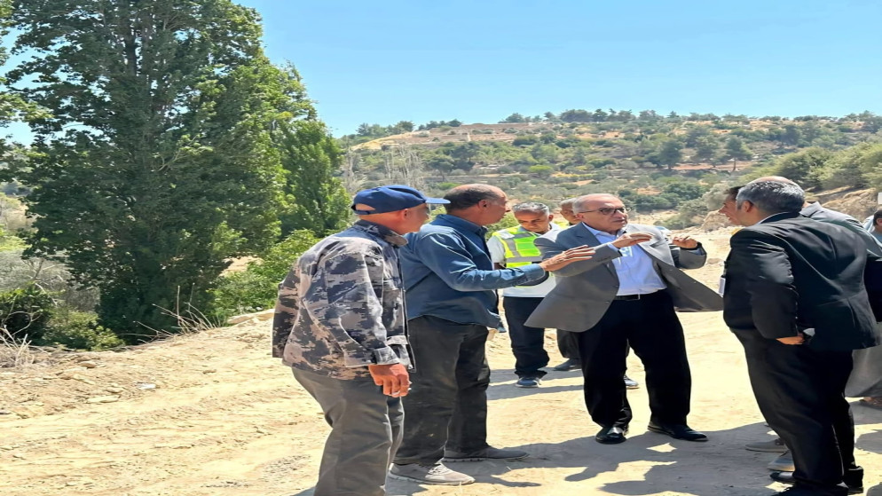 وزير الأشغال ماهر أبو السمن، يتفقد عددا من مشروعات الطرق التي تعمل عليها الوزارة في محافظة عجلون.