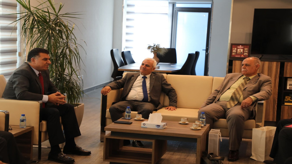 وزير الزراعة يلتقي نقيب المهندسين الزراعيين السوريين لبحث التعاون المشترك. (وزارة الزراعة)
