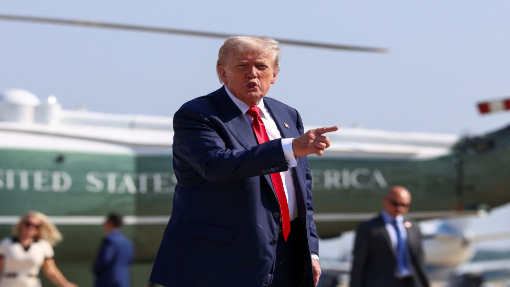 الرئيس الأميركي دونالد ترامب أثناء توجهه إلى اسكتلندا. الولايات المتحدة، 25 تموز 2025. (رويترز)