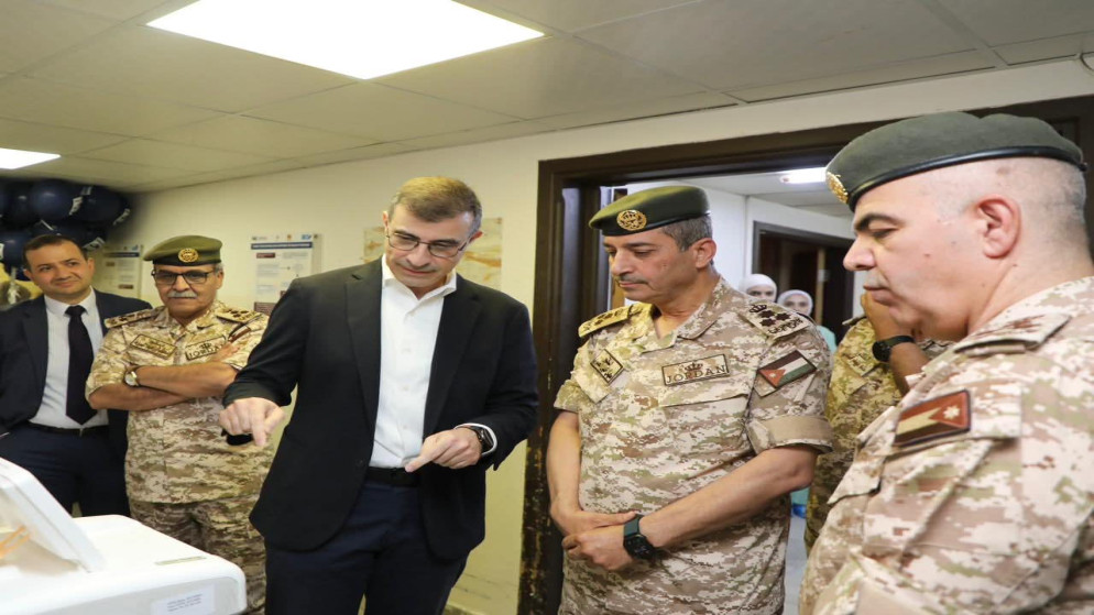 مدير عام الخدمات الطبية الملكية العميد الطبيب سهل الحموري (ثاني يمين). (الخدمات الطبية الملكية)