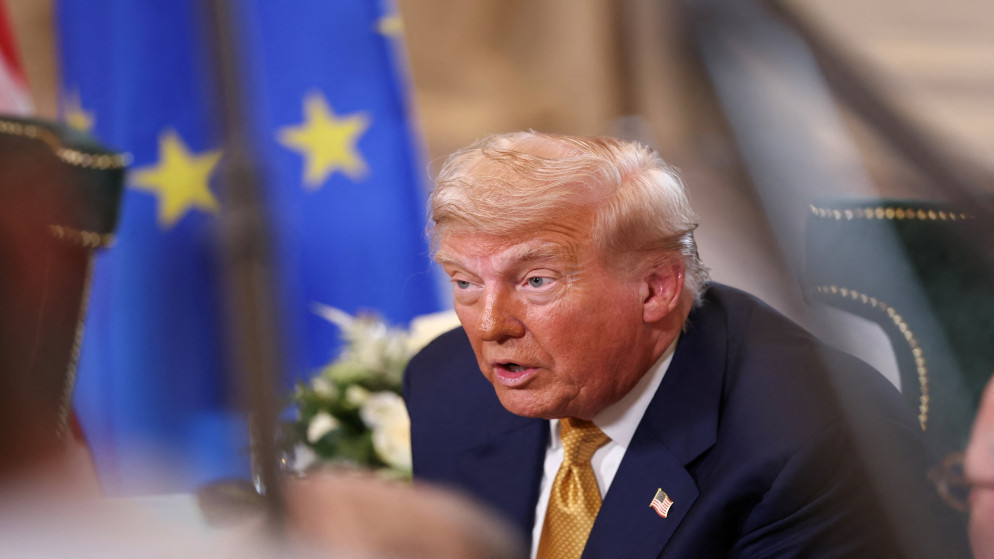 الرئيس الأميركي دونالد ترامب يلتقي رئيسة المفوضية الأوروبية أورسولا فون دير لاين، في تيرنبيري، إسكتلندا، بريطانيا، 27 يوليو/تموز 2025. (رويترز)