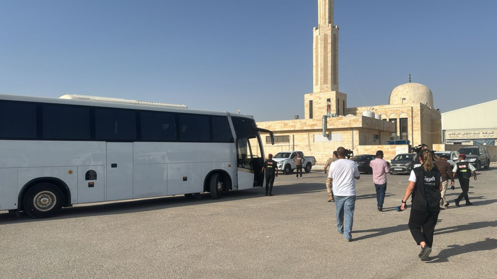 جانب من وصول الأطفال المرضى إلى جسر الملك حسين (المملكة)