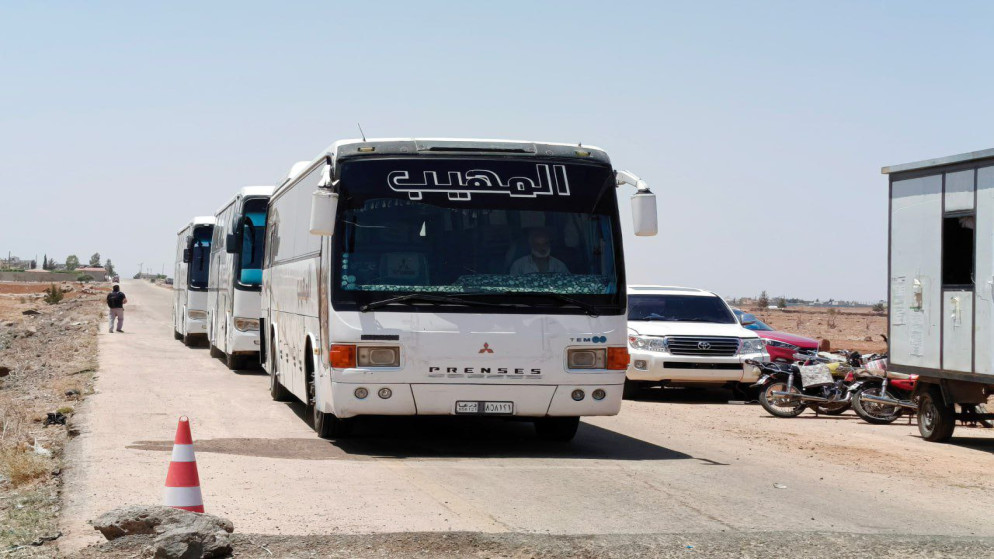 إجلاء أردنيين من السويداء السورية إلى الأردن. (سانا)
