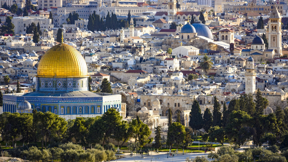 منظر عام لمدينة القدس ويظهر خلالها المسجد الأقصى. (shutterstock)