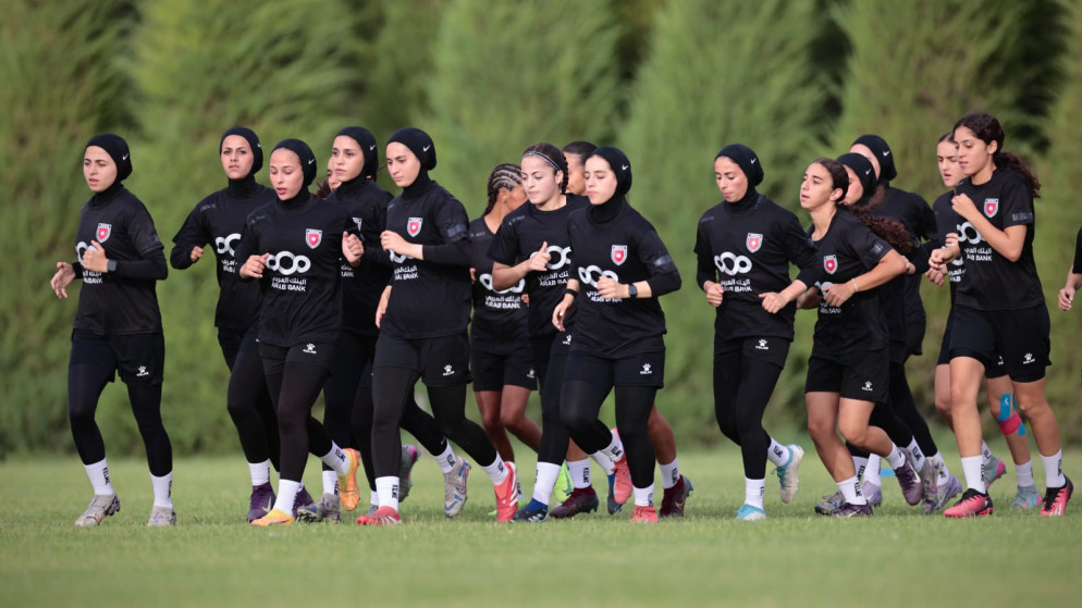 لاعبات المنتخب الوطني النسوي لكرة القدم
