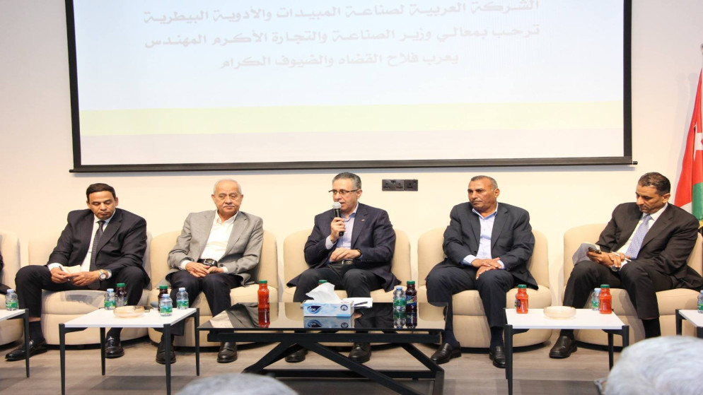الوزير القضاة ورئيس غرفتي صناعة عمّان والأردن ورئيس لجنة الاقتصاد النيابية في لقاء مشترك في إربد.