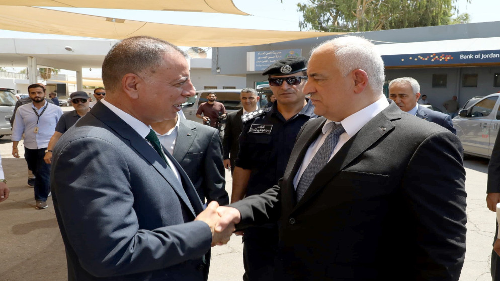وزير الداخلية مازن الفراية ووزير الداخلية الفلسطيني زياد هب الريح.