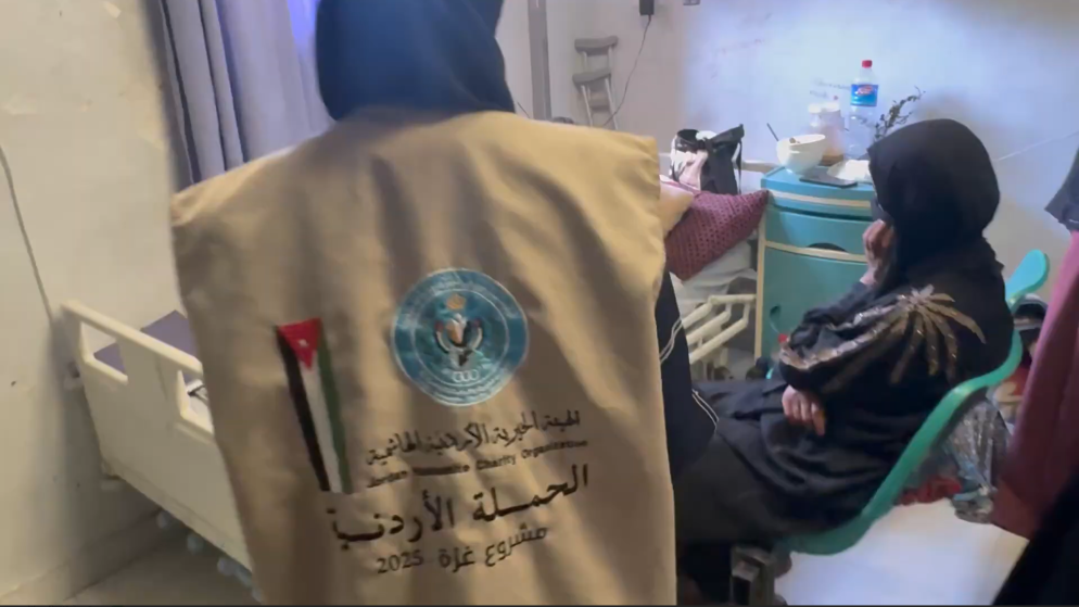 صورة أرشيفية لحملة توزيع وجبات.