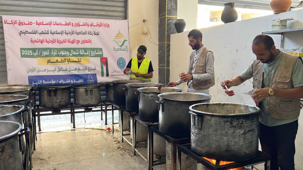 "الخيرية الهاشمية" تواصل توزيع الوجبات في غزة.