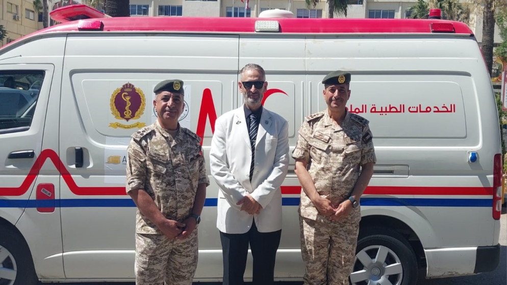 القوات المسلحة تتسلم سيارات إسعاف من منظمة "خِدمت" الباكستانية الإغاثية الإنسانية لصالح المرضى والمصابين في قطاع غزة