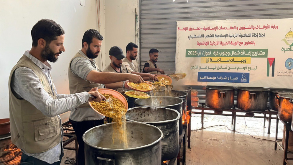 "الخيرية الهاشمية" تواصل توزيع الوجبات في غزة.