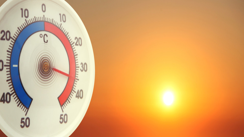 صورة توضيحية لميزان يظهر درجات حرارة تفوق الـ 40 درجة مئوية. (istockphoto)