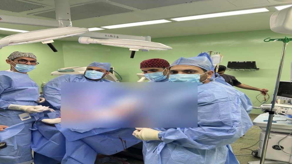 مستشفيات البشير تعيد توصيل ذراع مبتورة لطفلة تبلغ 14 عاما