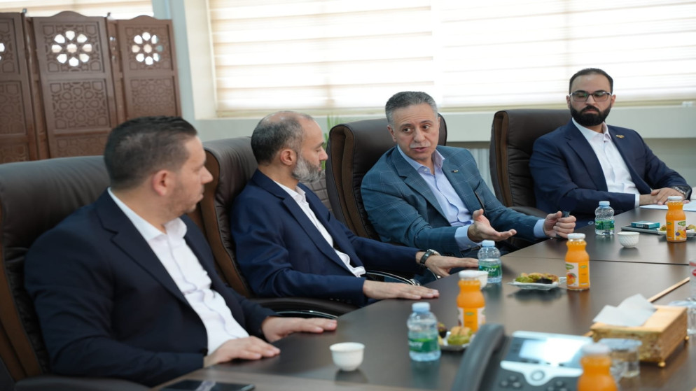 وزير الصناعة والتجارة والتموين يعرب القضاة خلال زيارة نصيب الحدودي السوري.