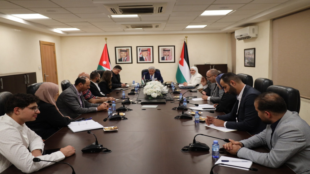 وزير النقل يبحث مع "منتدى الاستراتيجيات" التعاون لتحليل بيانات القطاع.
