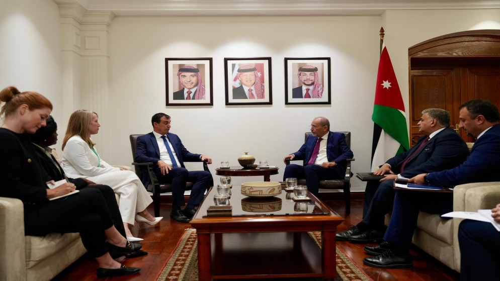 نائب رئيس الوزراء ووزير الخارجية وشؤون المغتربين أيمن الصفدي يستقبل وكيل الأمين العام لشؤون السلامة والأمن جيل ميشو. (وزارة الخارجية)