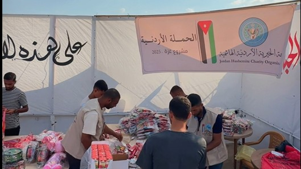 "الخيرية الهاشمية" وجمعية الوفاء تقيمان حفل تخريج مدرسي لطلبة أيتام جنوبي غزة.