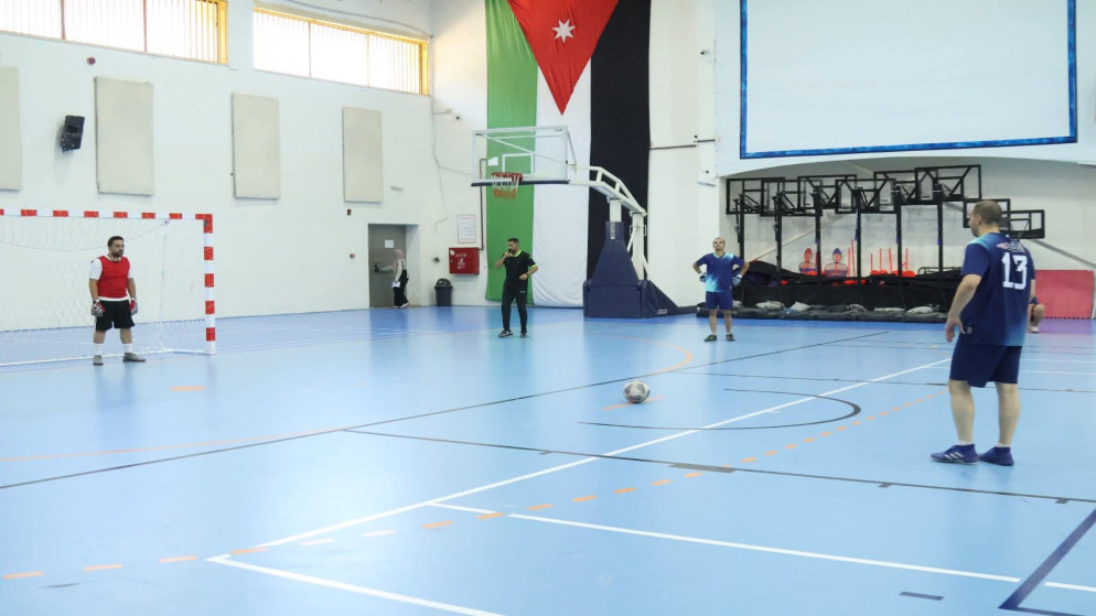 فريق صحيفة الغد يفوز بلقب بطولة كأس نقابة الصحفيين الأردنيين لسداسيات كرة القدم، بعد فوزه على فريق التلفزيون الأردني. (نقابة الصحفيين)
