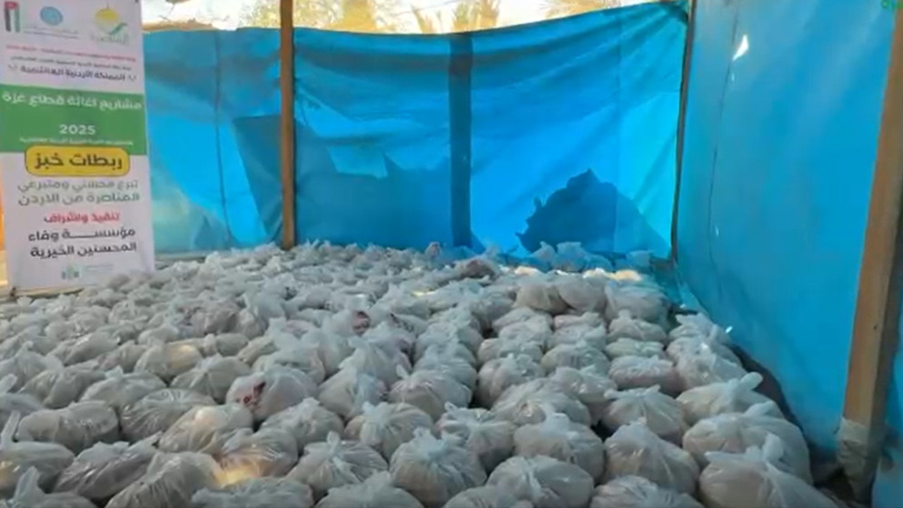 الهيئة الخيرية الهاشمية ولجنة المناصرة توزّعان وجبات ساخنة في قطاع غزة.
