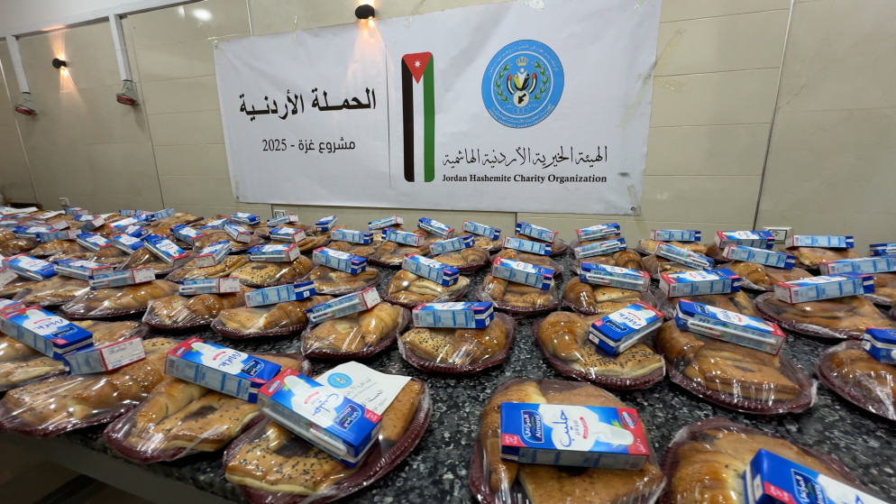 وجبات الإفطار التي وزعتها الحملة الأردنية.