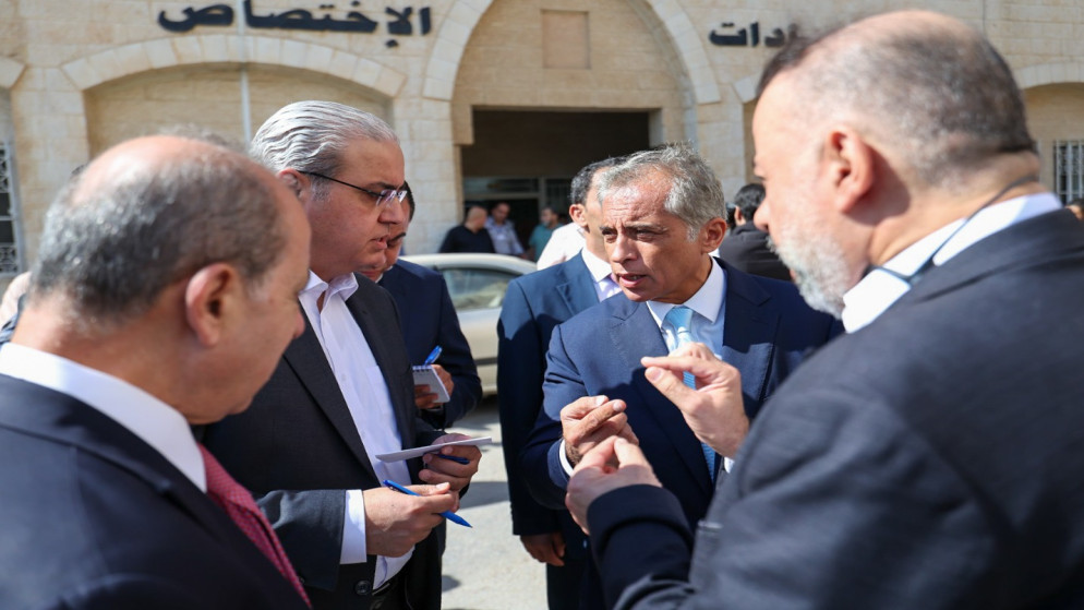 رئيس الوزراء جعفر حسّان يتفقد مستشفى اليرموك في لواء بني كنانة