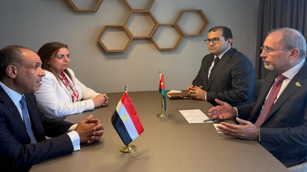 نائب رئيس الوزراء وزير الخارجية وشؤون المغتربين أيمن الصفدي مع وزير الخارجية المصري بدر عبدالعاطي. (وزارة الخارجية)