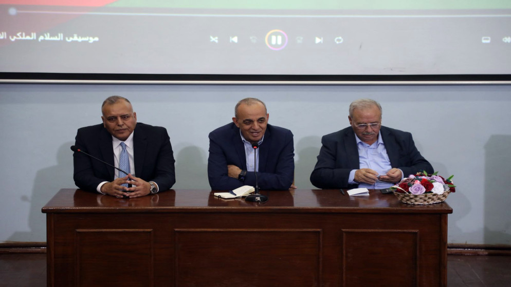 وزير السياحة والآثار، عماد حجازين، يلتقي في معهد مأدبا لفن الفسيفساء والترميم، ممثلين عن القطاع السياحي والجمعيات وأبناء المجتمع المحلي.(وزارة السياحة)