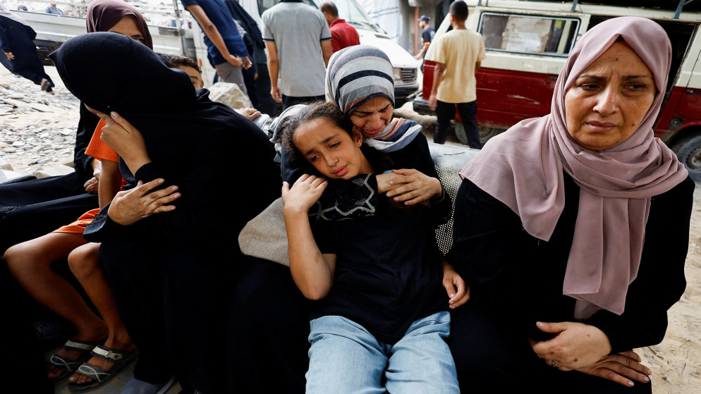 نساء وفتيات فلسطينيات في مدينة غزة، 7 أيلول 2025. (رويترز)