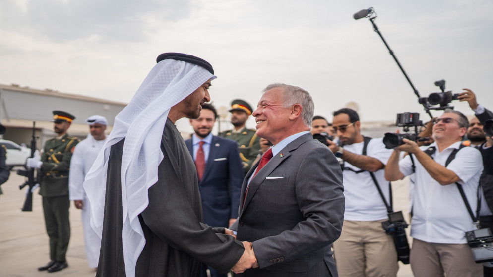جلالة الملك عبد الله الثاني مع سمو الشيخ محمد بن زايد آل نهيان، رئيس دولة الإمارات العربية المتحدة. (الديوان الملكي الهاشمي)