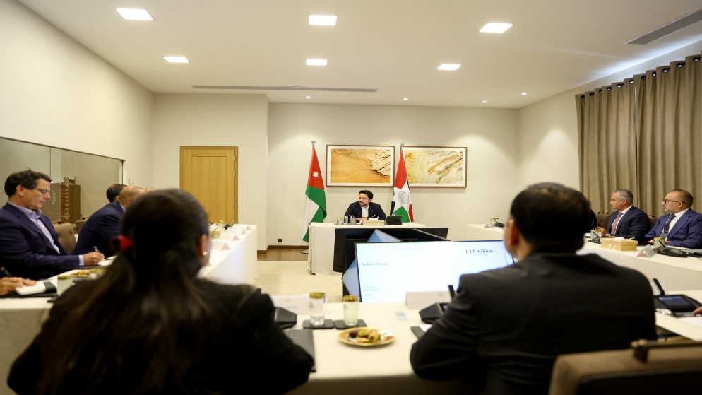سمو الأمير الحسين بن عبدﷲ الثاني، ولي العهد خلال ترؤسه اجتماعا للمجلس الوطني لتكنولوجيا المستقبل