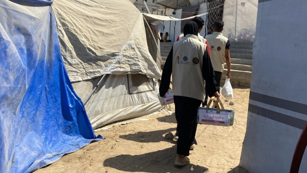 جانب من توزيع وجبات ساخنة في شمال قطاع غزة. (الهيئة الخيرية الأردنية الهاشمية)