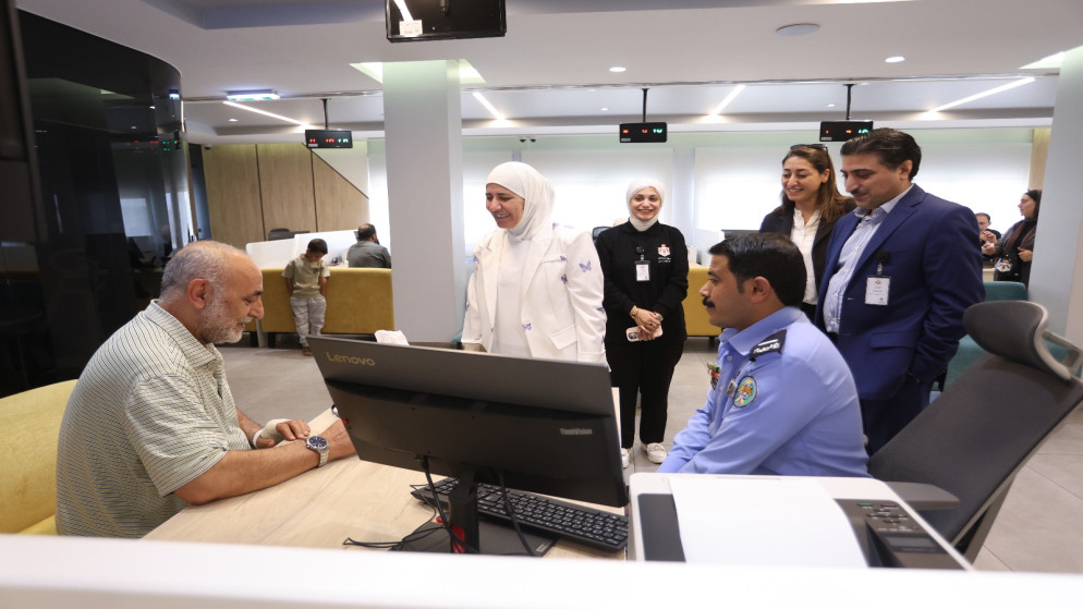 متابعة مستوى الخدمات بمركزي الخدمات الحكومية الشاملة في العقبة ومعان. (وزارة الاقتصاد الرقمي والريادة)