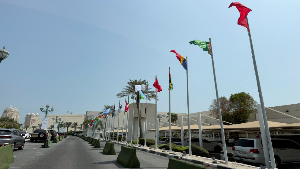 أعلام الدول العربية والإسلامية في قطر، ضمن أعمال القمة العربية الإسلامية في الدوحة. 14 أيلول 2025