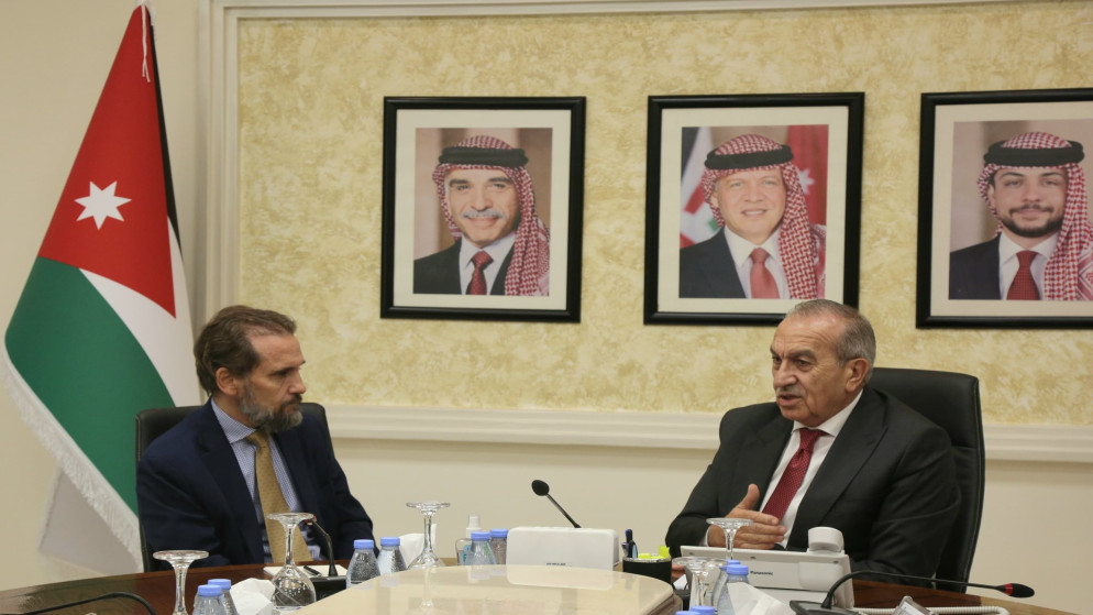 بحث تفعيل الخطة الوطنية لتأهيل المباني العامة لاستخدام الأشخاص ذوي الإعاقة. (وزارة الأشغال)