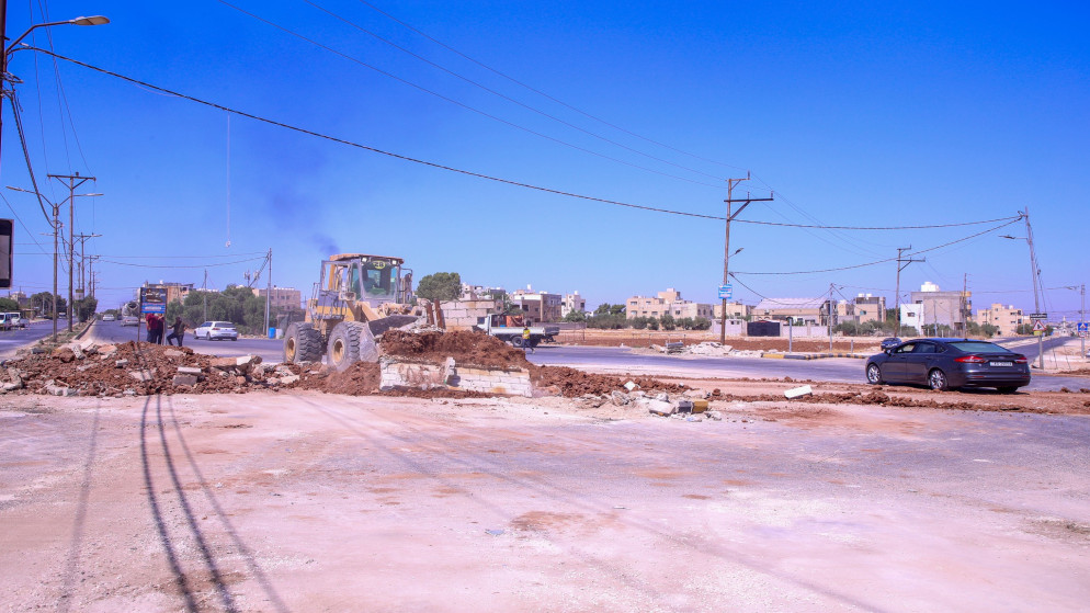 من أعمال إزالة ميدان حوارة. (بلدية إربد الكبرى)