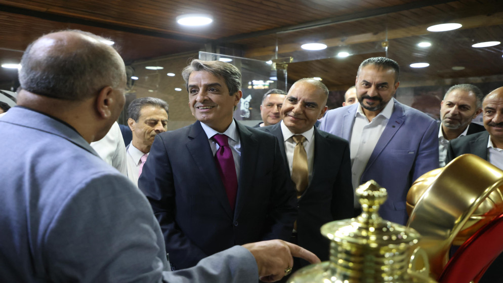 وزير الشباب يهنئ نادي شباب الفحيص بمناسبة تتويج فريق السيدات بلقب بطولة الأندية العربية لكرة السلة للسيدات 2025.