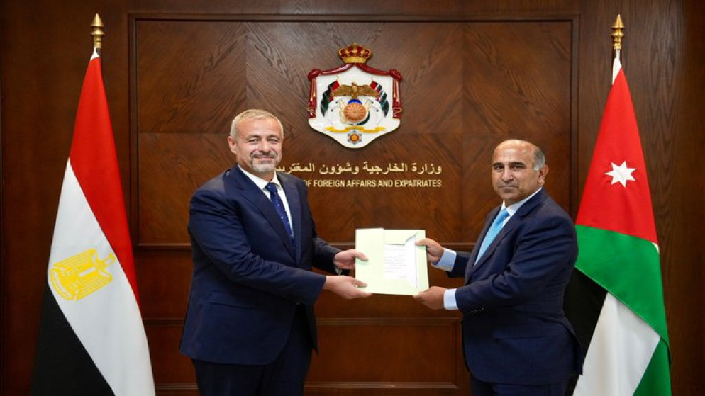 الأمين العام لوزارة الخارجية يتسلّم أوراق اعتماد السفير المصري الجديد.