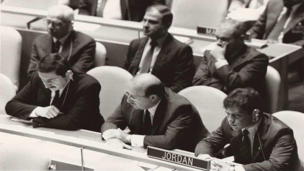 صورة لمشاركة جلالة الملك (سمو الأمير عبدالله آنذاك) عام 1985 في اجتماعات الجمعية العامة للأمم المتحدة في نيويورك