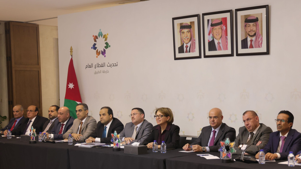 لقاء وزيرة دولة لتطوير القطاع العام، بدرية البلبيسي، مجموعة من الأمناء والمدراء العامين، الثلاثاء، في دار رئاسة الوزراء
