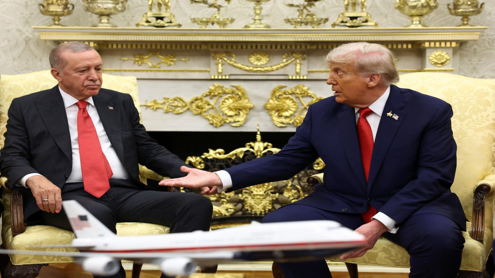 الرئيس الأميركي دونالد ترامب والرئيس التركي رجب طيب أردوغان يلتقيان في البيت الأبيض في واشنطن العاصمة، الولايات المتحدة، 25 أيلول/ سبتمبر 2025. (رويترز)