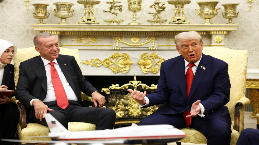الرئيس الأميركي دونالد ترامب يتحدث خلال اجتماع مع الرئيس التركي رجب طيب أردوغان في البيت الأبيض 25 أيلول 2025.