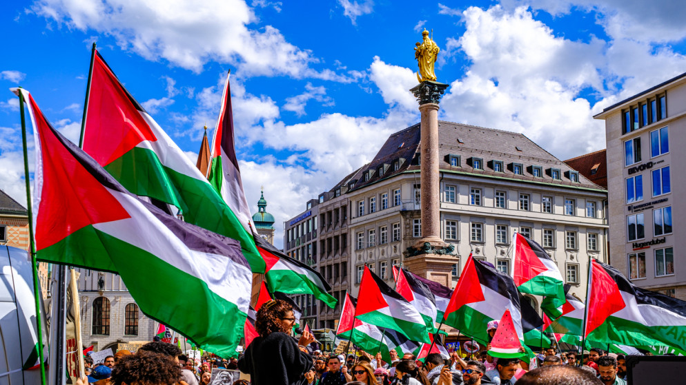 تظاهرة سلام ضد الحرب في غزة من مؤيدين لفلسطين في ميونيخ. 18 أيار 2024. (istockphoto)