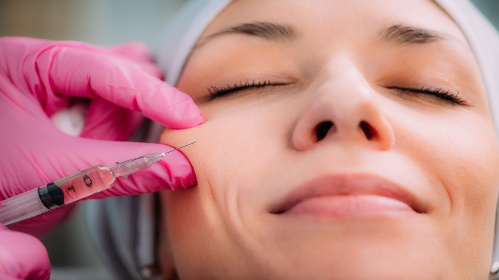 صورة توضيحية لحقن تجميل لسيدة. (istockphoto)