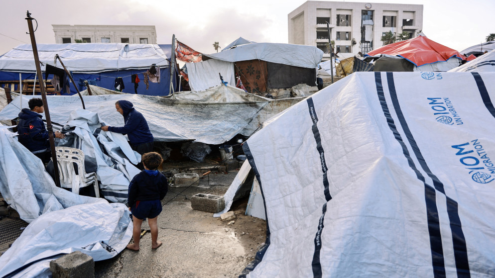 أكثر من 53 ألف خيمة للنازحين تضررت خلال المنخفضات الأخيرة في غزة 