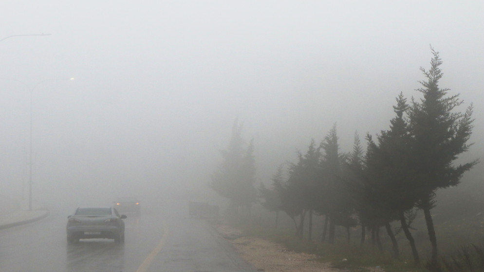 منخفض جوي يؤثر على المملكة الجمعة وتحذيرات عالية من السيول 