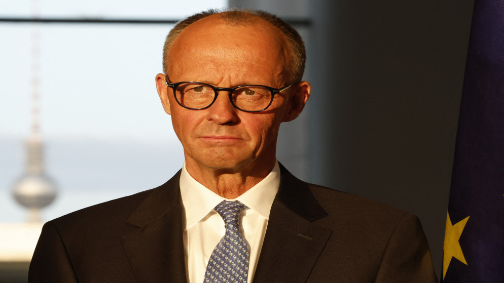 المستشار الألماني يرحّب بتعهّد ترامب عدم استخدام القوة في شأن غرينلاند 