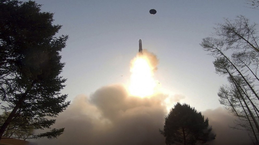 كوريا الشمالية تطلق "مقذوفا" باتجاه بحر اليابان 