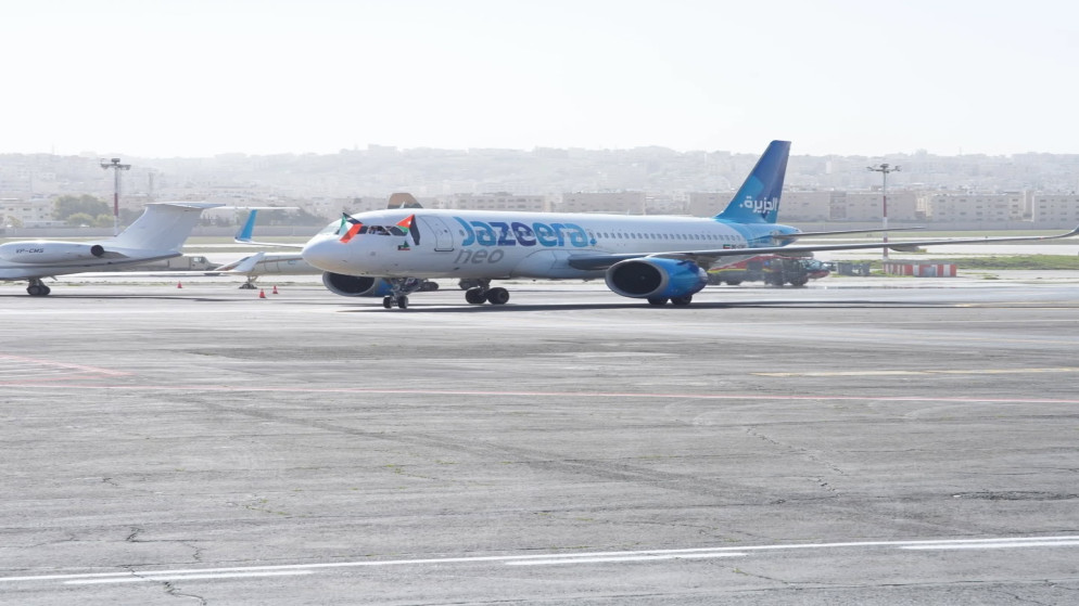 وصول أولى رحلات طيران الجزيرة من الكويت إلى مطار عمان 